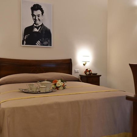 Dimora Conte Di Ruvo Bed & Breakfast เนเปิลส์ ภายนอก รูปภาพ
