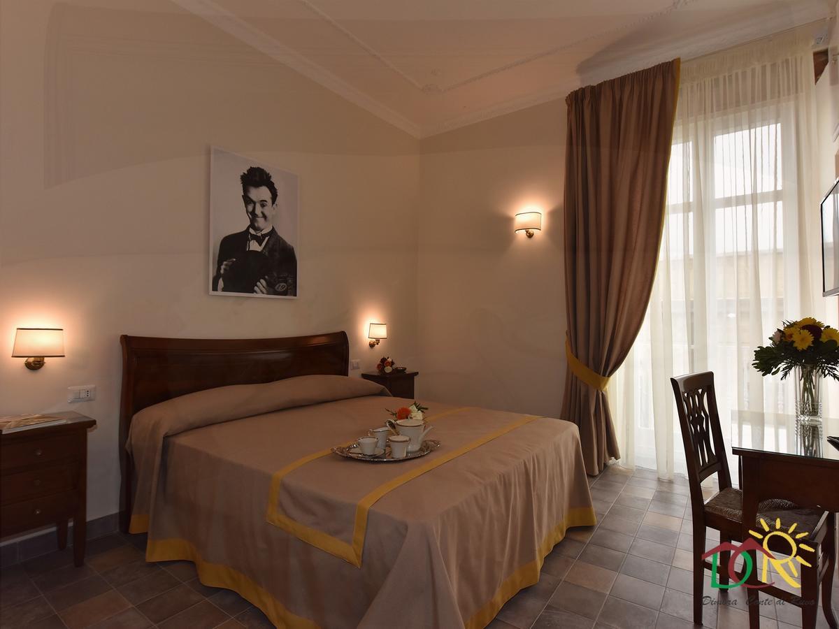 Dimora Conte Di Ruvo Bed & Breakfast เนเปิลส์ ภายนอก รูปภาพ