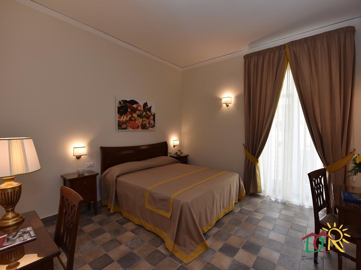 Dimora Conte Di Ruvo Bed & Breakfast เนเปิลส์ ภายนอก รูปภาพ